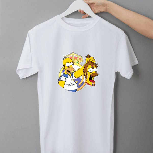 Una camiseta blanca con un estampado de El Clásico Simpson