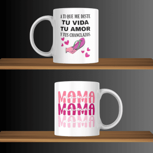Dos tazas con diseño Chanclazos de Amor una encima de otra en dos lejas