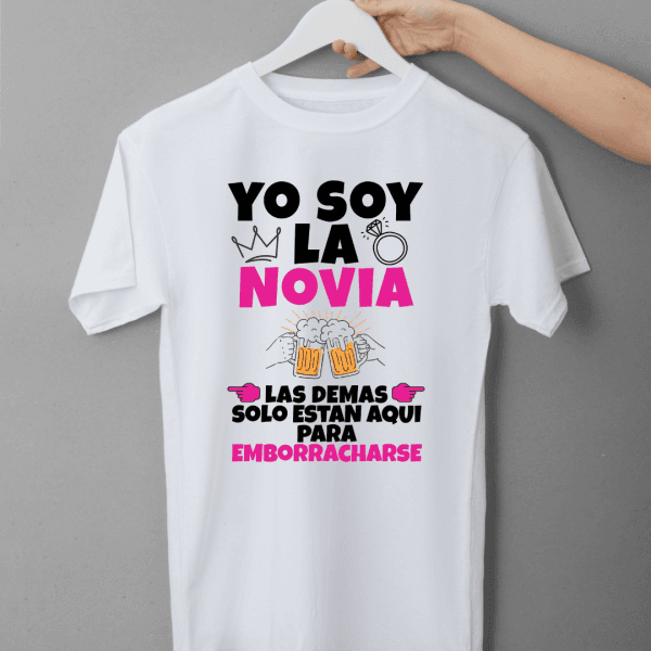 camiseta blanca con letras