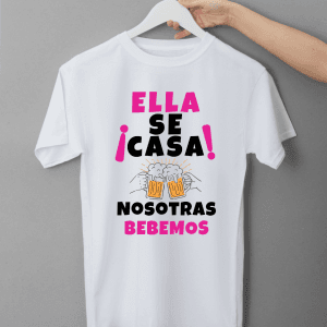 camiseta blanca con letras