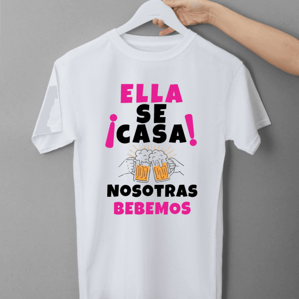 camiseta blanca con letras