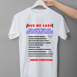 camiseta blanca con letras escritas
