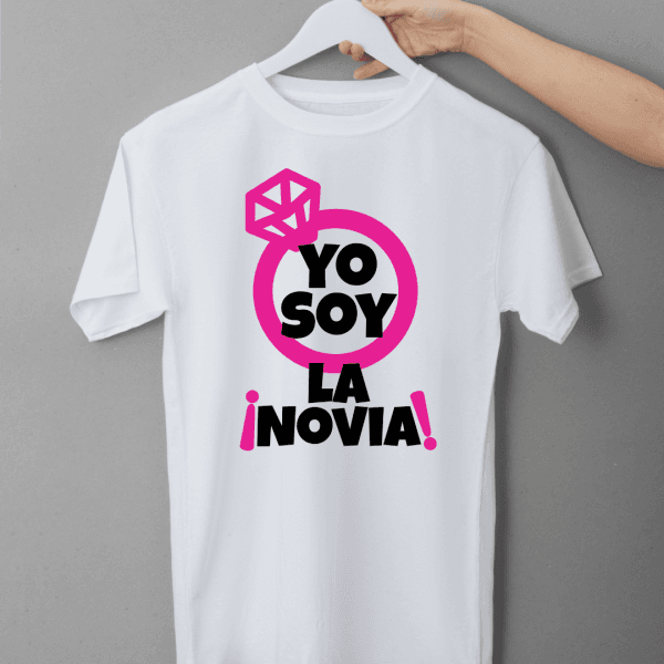 camiseta blanca con letras yo soy la novia - diseño anillo